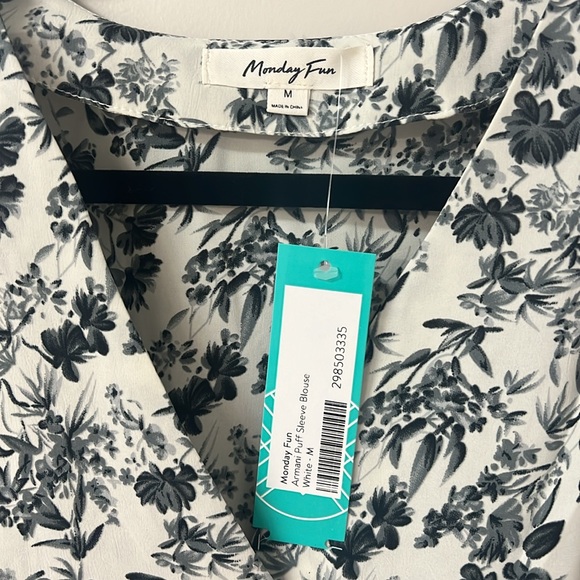 NWT Monday Fun Armani Puff Sleeve Blouse Size M - Picture 7 of 9